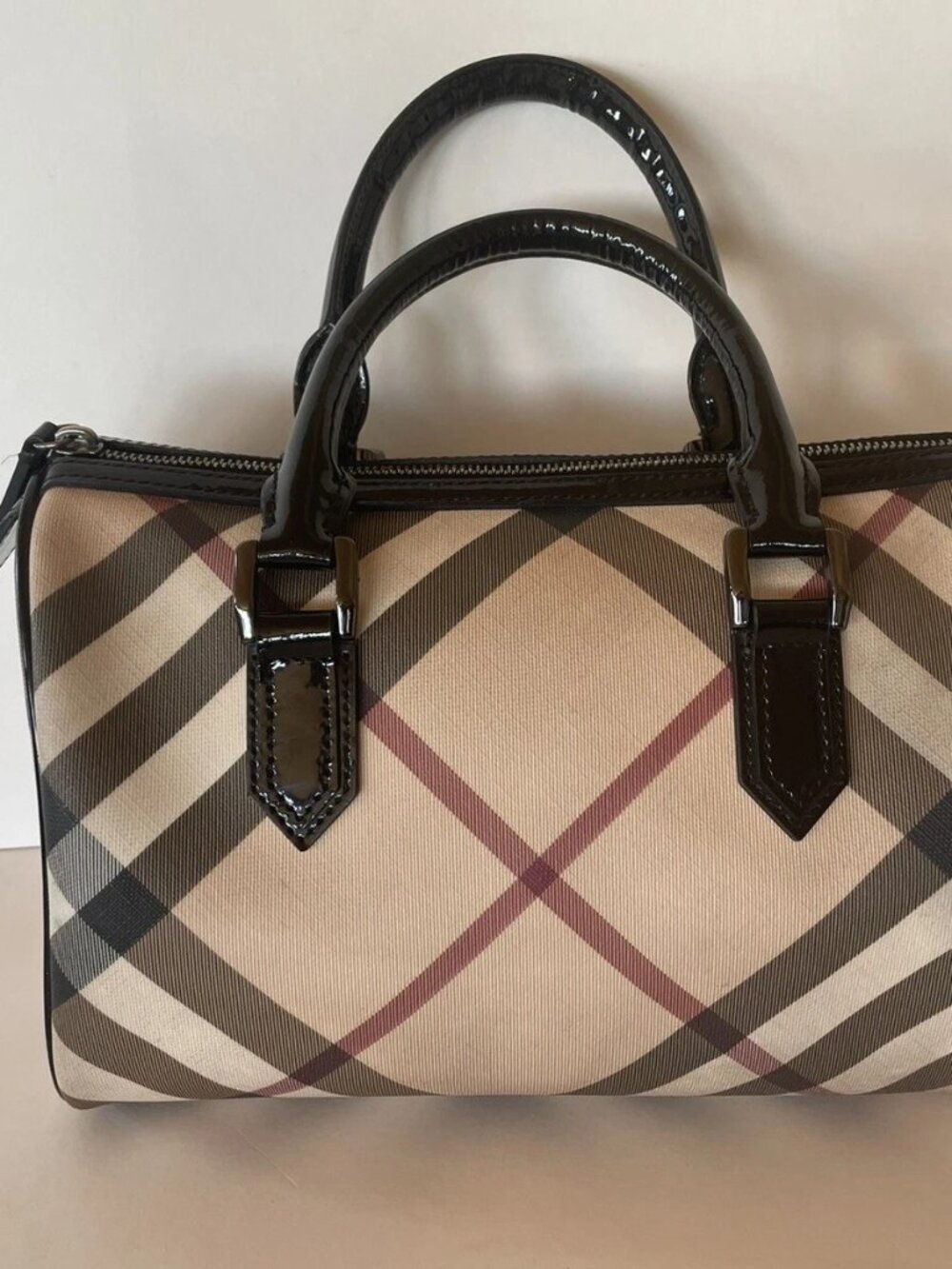 BURBERRY CHESTER BAG BEIGE/BLACK NOVA CHECK PVC & PATENT LEATHER - Picture 2 of 7